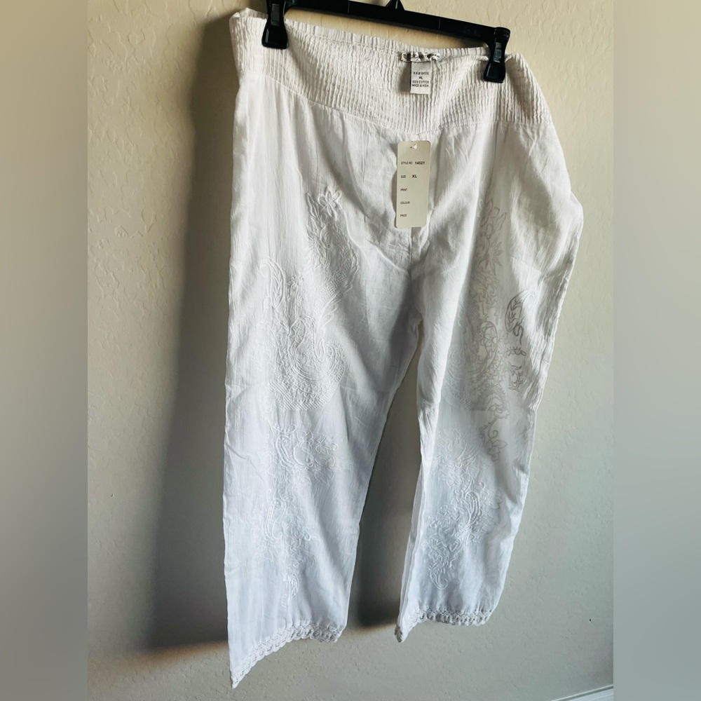 Women’s White Smocked Waist Floral Embroidered Pants NWT XL Boho Vacay Beachy - Picture 3 of 6
